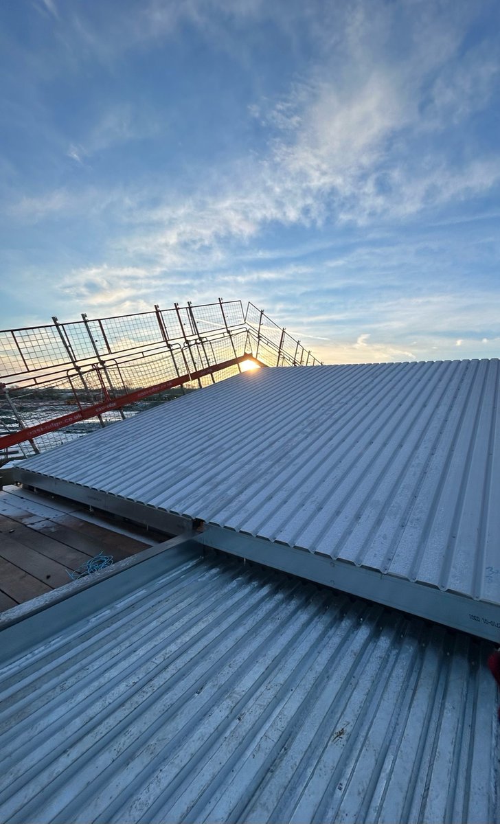 AdvRoofClad's tweet photo. Sunrise over one of our sites in Derbyshire recently when attended by our Trainee QS @robbiehorsley  🌤️

#advroofclad #construction #cladding #roofing https://t.co/gNmfkAMgVy