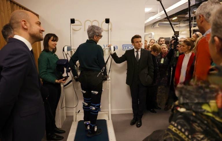 bruxless's tweet photo. Quelle fierté de voir au salon Station debout, la technologie dont nous nous sommes inspirés mise en avant pour d’autres pathologies, avec le Président @EmmanuelMacron  pour attester de son efficacité ! 🇫🇷
👏 Bravo à toute l’équipe @_TECHNOCONCEPT_   !

#bruxisme #stationdebout https://t.co/Uv4iOdav1a