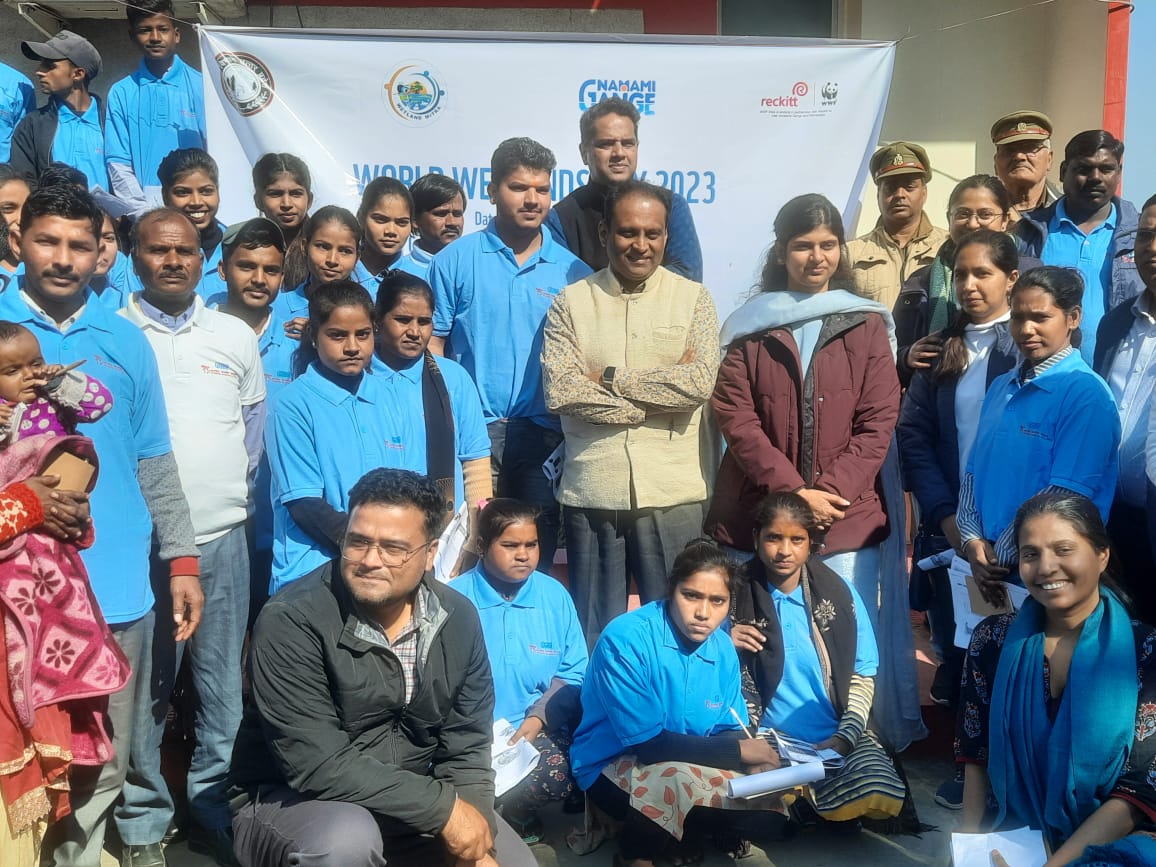 cleanganganmcg's tweet photo. On the occasion of #WorldWetlandsDay, NMCG alongwith @WWFINDIA &amp; @ThisIsReckitt organised a programme named 'Celebrating Wetlands &amp; Wetland Mitras' to create awareness about #wetlands and its importance at #Narora, #UttarPradesh https://t.co/stRLIQhyLG