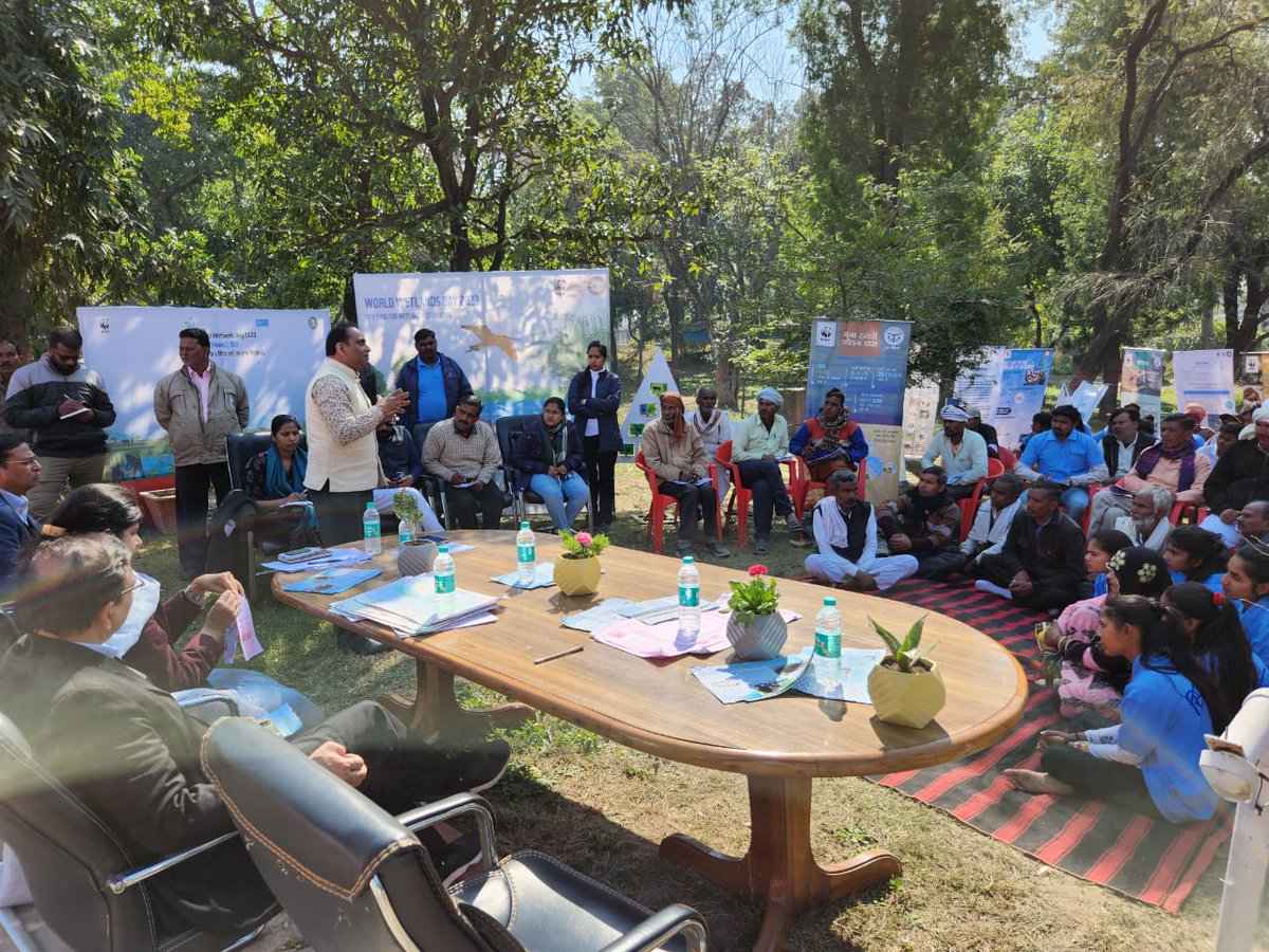 cleanganganmcg's tweet photo. On the occasion of #WorldWetlandsDay, NMCG alongwith @WWFINDIA &amp; @ThisIsReckitt organised a programme named 'Celebrating Wetlands &amp; Wetland Mitras' to create awareness about #wetlands and its importance at #Narora, #UttarPradesh https://t.co/stRLIQhyLG