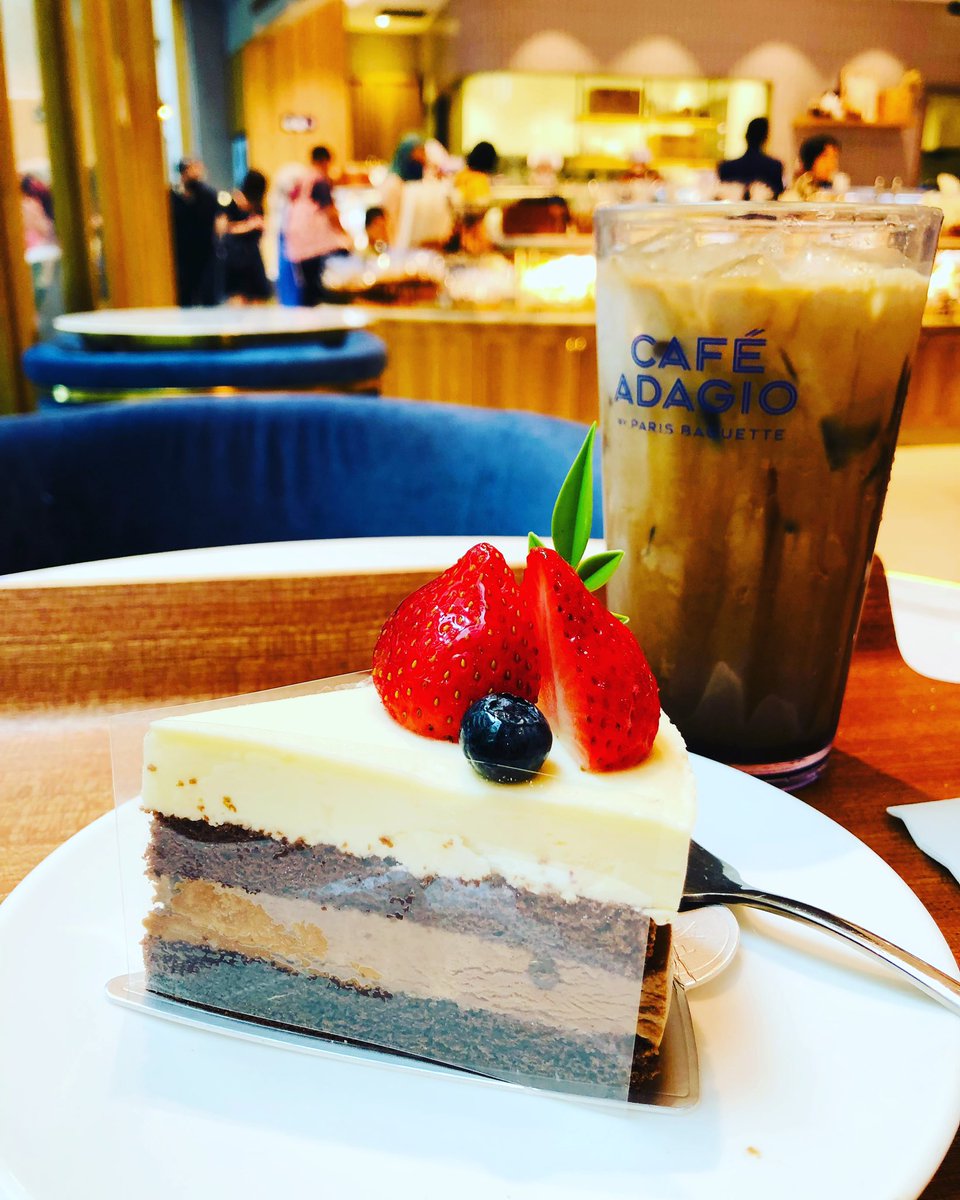 kandilistk's tweet image. Chocolate &amp;amp; cheesecake with ice mocha 

#pavilionkl #parisbaguette #parisbaquettecafe #parisbaguettecake #parisbaguettemalaysia #desserts #coffee #cake #ｃａｋｅ🍰 #cake🍰🍰🍰