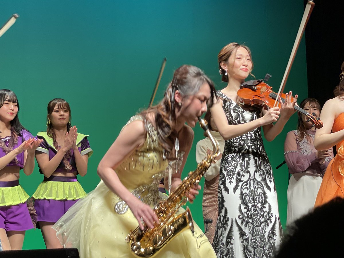 sushi880831's tweet photo. 昨日のライブ
 #Primo Festivalに初参戦✨
@tomomi_f_sax が出演するので行ってきました。沢山センターで演奏してました👍🏻
 #アイオケ  #踊るバイオリニストRio  #はんぶんこ  #Piatt 色々と聴けて楽しかった🎶アイオケの空気にはついていけませんでしたが💦RioさんすあいさんはSNSをフォローしてた💦 https://t.co/mDvP7uNpM0