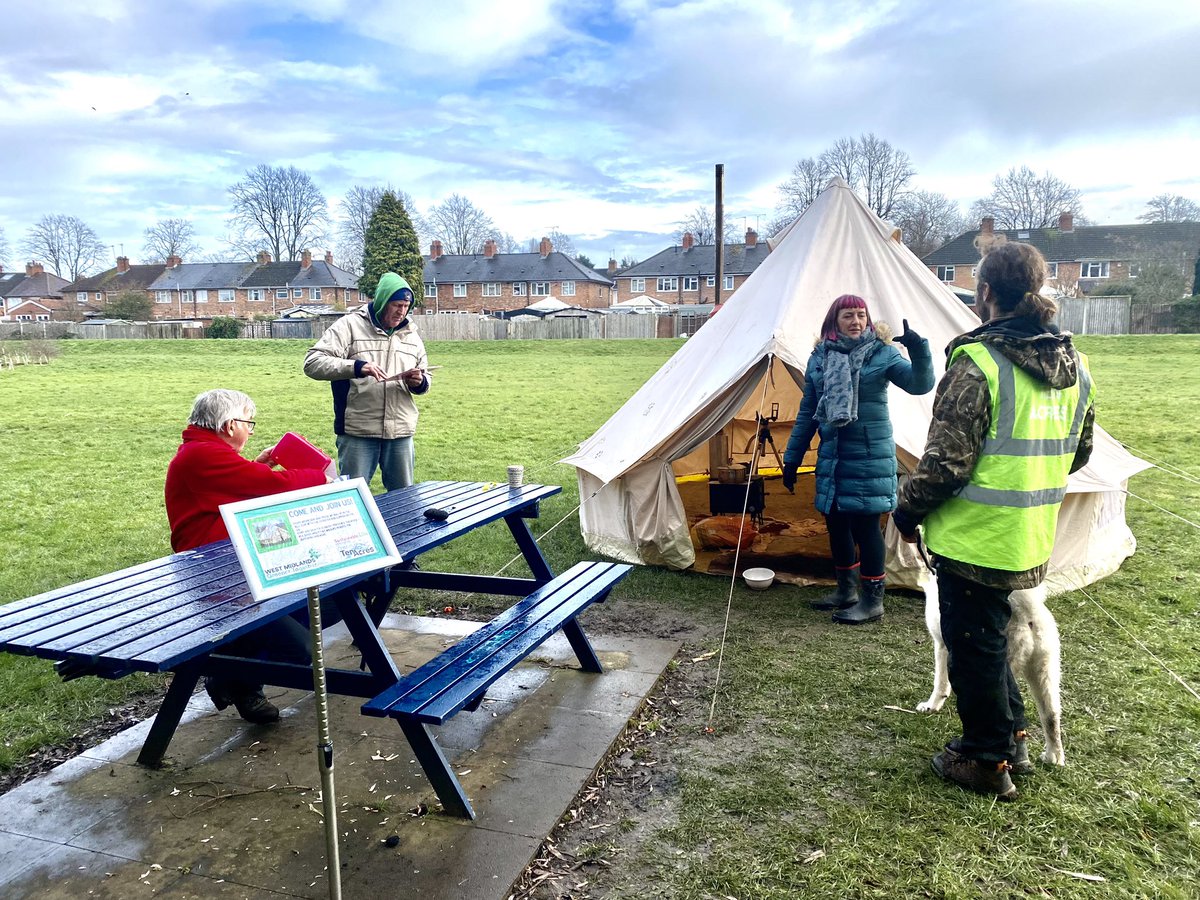 cannonhillpark's tweet photo. Volunteers from @highburypark and @cannonhillpark joined @SusLifeUK #NaturalRivers Rea #TenAcres replanting the Bankside yesterday with Alder, Willow and Worcestershire Plum plants Weds 10.00 - 2.00pm with Picnic, drink + chat at the Bell tent https://t.co/pNW2GlBVd4