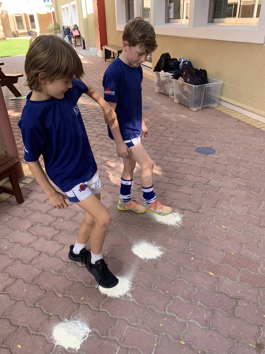 JESSJumeirahYR4's tweet photo. We are having a dino-tastic afternoon in Year 4 today! As well as creating our own trace fossils, we have been acting as paleontologists in the search for dinosaur fossils 🦖🦕#JESSJumTopic https://t.co/WULzu1OYx8