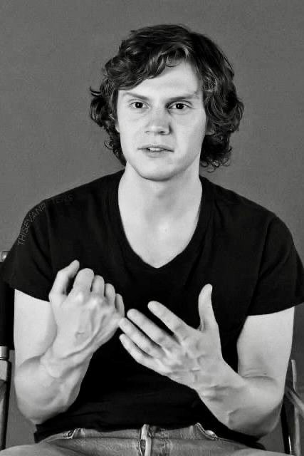 daredads's tweet image. suka kalo cowonya itu Evan Peters