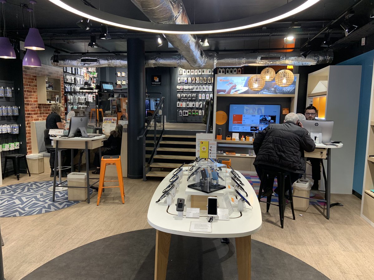 Ce matin échanges sur le programme arrêt du cuivre dans les Ardennes avec la boutique #orange @GDT de Sedan.
Merci à Laura, Maryline et Marian pour l’accueil.