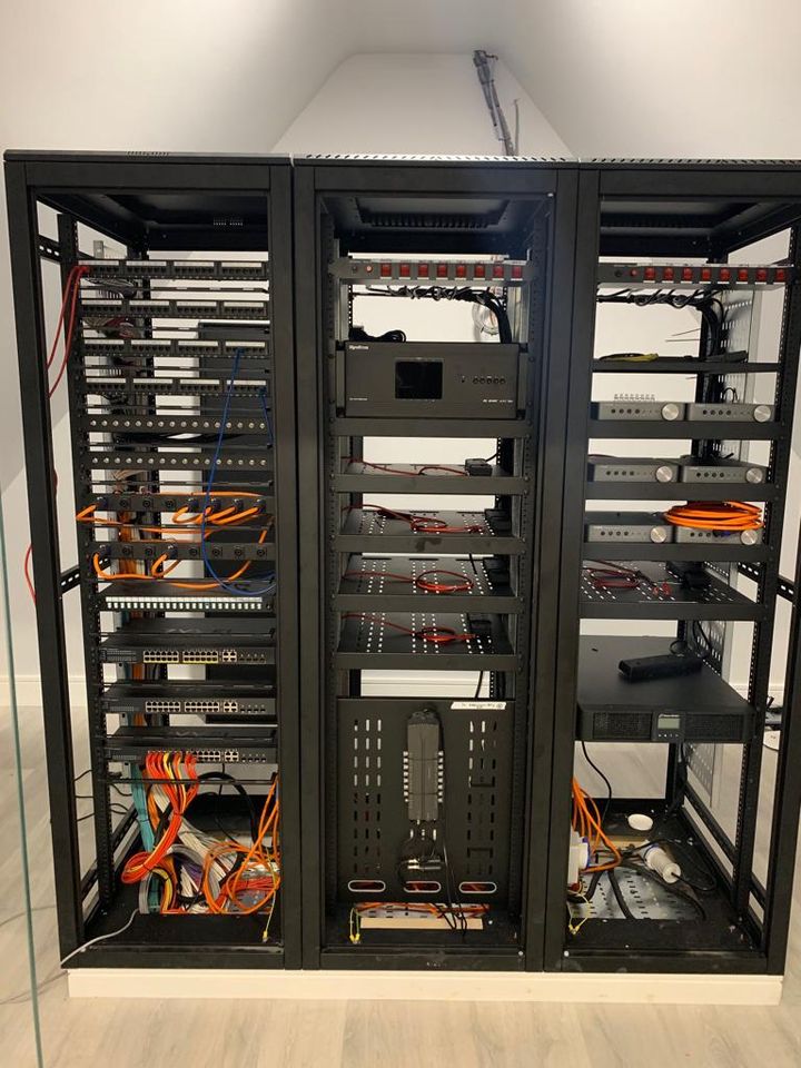 avracks's tweet photo. Throwback Thursday with a customer side-by-side rack solution ready to house more items and accessories while still being all in one place!

For more details visit https://t.co/9qpqZFBkeB

#throwbackthursday #AVRacks #StorageSolutions #Technology https://t.co/nWq9nHDJ26