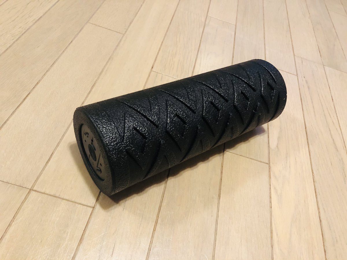 bin_haku's tweet photo. 最近、首、肩、背中が張って困っていたこのタイミングで #フロンターレ からクーポンの案内が来たので買ってみました。今日からお世話になります。

#uFit
#vibratingroller 
#電動フォームローラー 
#ストレッチ
#マッサージ
#筋膜リリース https://t.co/VZ6ANbvVyk