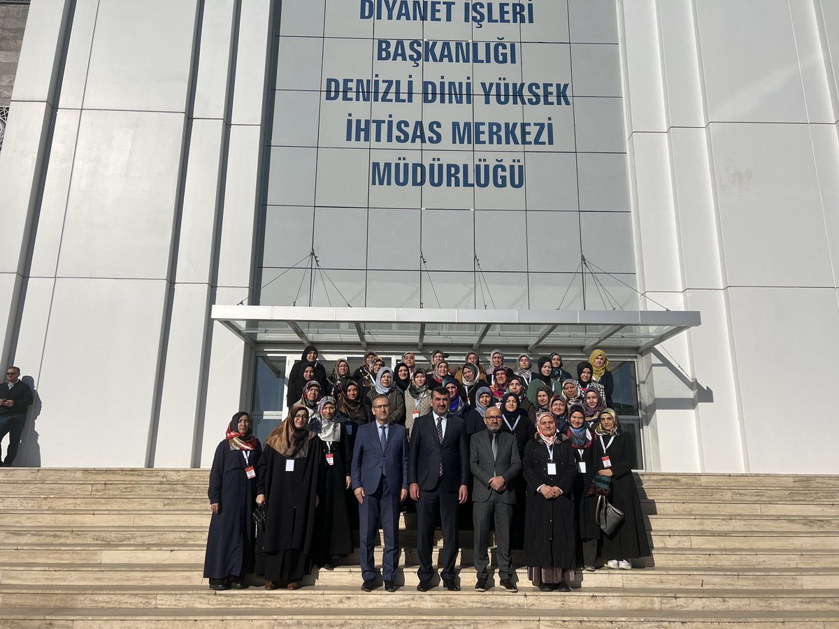 RemziBircan2's tweet photo. Eğitimlerimizin 2️⃣. etabında;
Denizli Eğitim Merkezindeydik.

Burada 2023 #Hac organizasyonunda kafilelerde görev olacak olan personelimizle bir araya geldik

Böylelikle Personelimizi kendilerine en yakın yerde eğitiyoruz

@DIBAliErbas 
@dinckadir43
@hacveumredib
@denizlimuftuluk https://t.co/Omb4nHUjnq