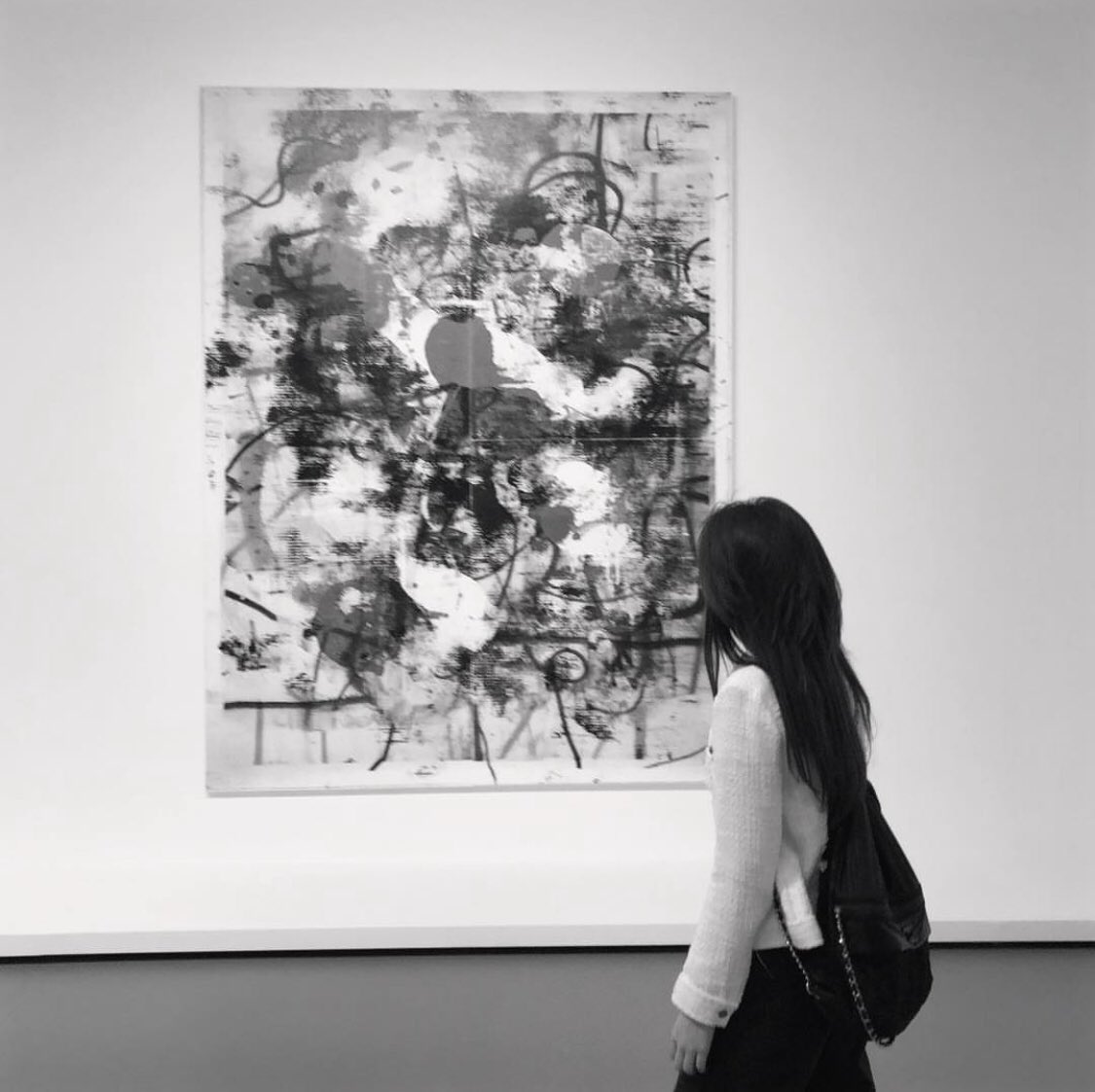 slytherjennie's tweet photo. jennie and art https://t.co/nsNOq3Gt4M