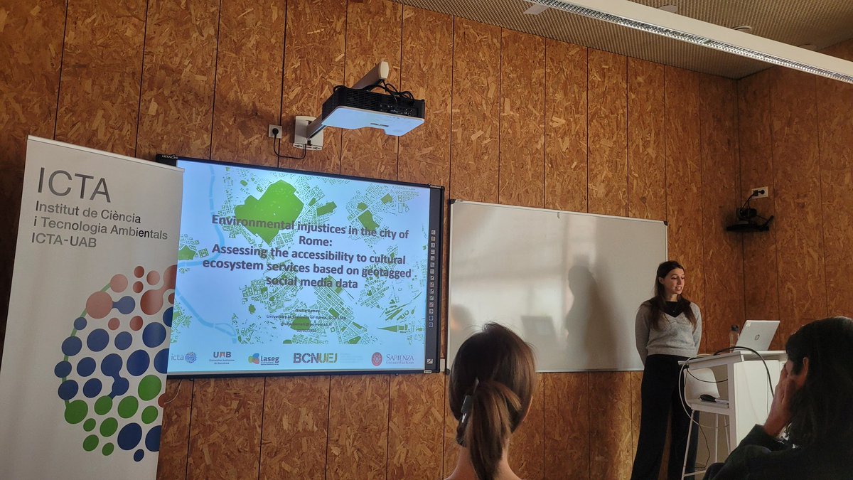 <a href="/benati_giulia/">Giulia Benati</a> presenting our joint research on #EnvironmentalJustice and #ecosystemservices in Rome during the @BCNUEJ seminar series. <a href="/ICTA_UAB/">ICTA-UAB</a> <a href="/Laseg_ICTA/">LASEG</a> <a href="/andreaghe/">Andrea Ghermandi</a> <a href="/FulviaCalcagni/">Fulvia Calcagni</a> <a href="/YESS_Network/">YESS</a>