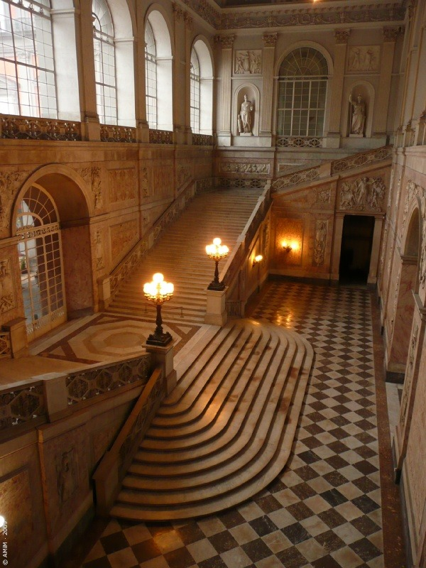 nordicwebdesign's tweet photo. Staircase, Palace Real, Naples, Italy #Staircase #PalaceReal #Naples #Italy https://t.co/WeM2BM7Fs2 https://t.co/UUTJMja0AG