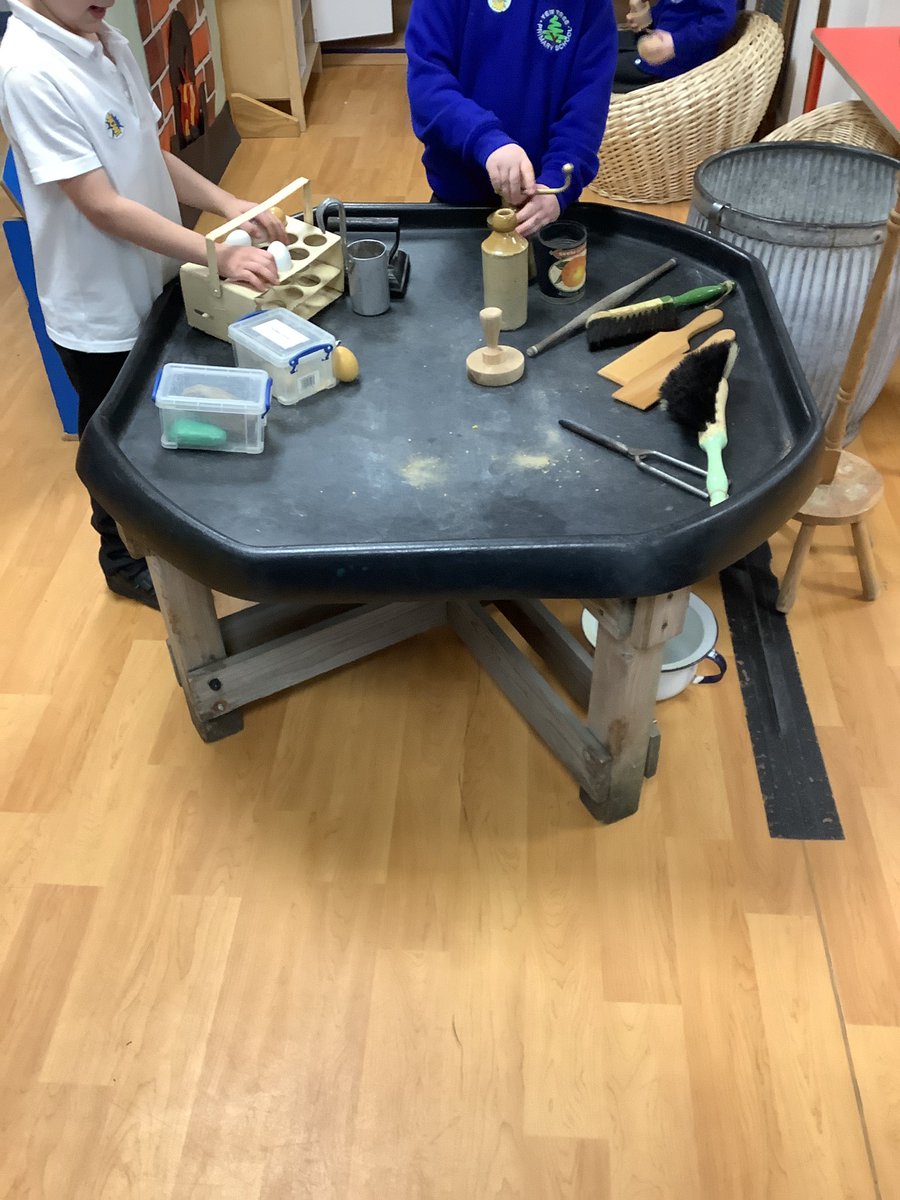 MrsAbrahamYTP's tweet photo. Thank you #PortlandBasin for lending us items for our old house #roleplay in reception class. @YewTreePrimSch @TrustVictorious @TamesideCouncil https://t.co/JFsowPSiMp