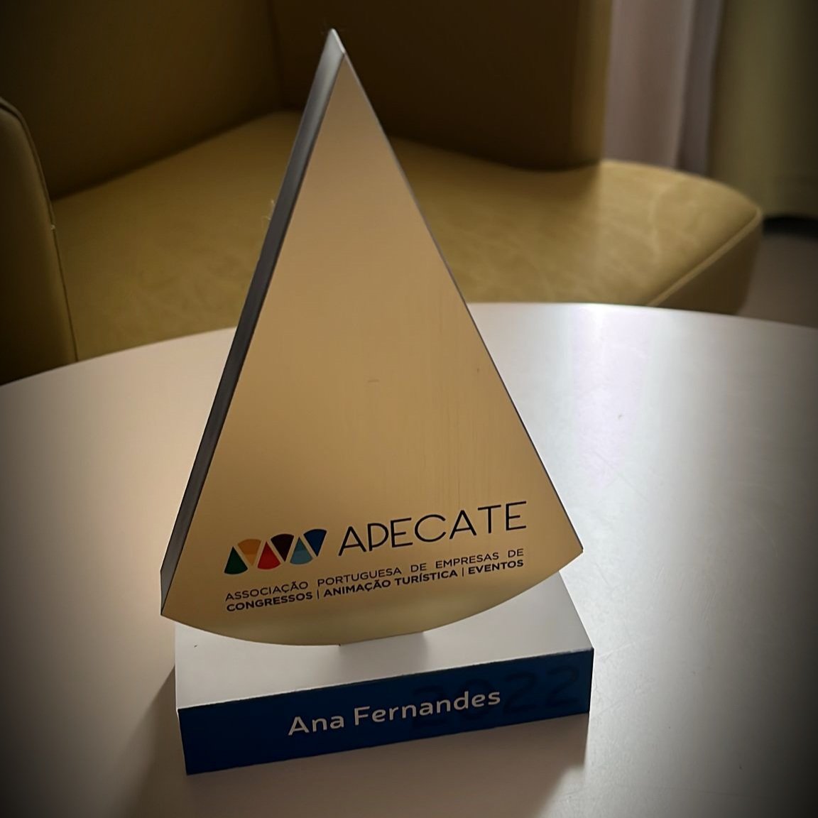 EventorsLab's tweet photo. Prémio APECATE pelo reconhecimento do trabalho efetuado em prol da indústria dos eventos, este ano atribuído a Ana Fernandes  CEO da Eventors' Lab 
Parabéns👏👏 😉

@APECATEMkt
#11congressoapecate #eventorslab #apecate https://t.co/QK5zQT2fHC