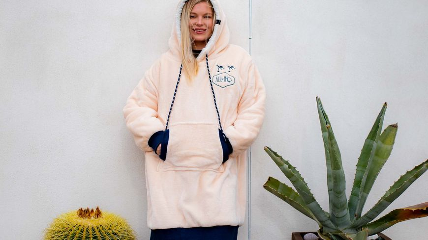 Aujourd'hui on vous fait gagner 3 ponchos plaid 100% recyclés de chez All In. Ils sont chauds de ouf, vous pouvez geeker avec, et surtout ils sont tout doux 😁

Pour gagner : 

🌍 Follow <a href="/ekWateur/">Ekwateur</a> + RT

Tirage au sort le 8 février 🍀