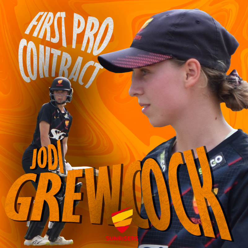 EssexWomen's tweet photo. 🗞️ | TWO YOUNG SUNRISERS SIGN PROFESSIONAL DEALS
We are delighted that young batters Jodi Grewcock and Flo Miller have signed their first professional deals with the club.

Read more ⬇️ #RiseUp🌅🧡