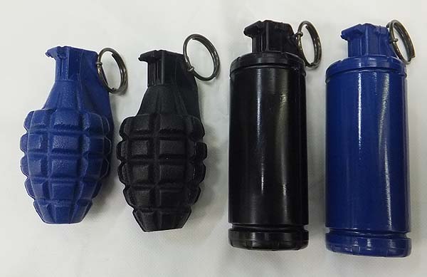 ProshopELITE's tweet photo. 米国ブルーガン社製模擬訓練用品のご紹介♪アクセサリーもございます。「MK2グレネード」と「フラッシュバン」リアルウエイト仕様です。世界中の軍隊や警察で訓練用に使用されている世界基準の模擬訓練用品です。青く作られているので遠くからの識別も容易です。米国製　＃BLUEGUN　＃MK2　＃FLASHBANG https://t.co/TyuTd1K1MC