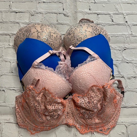 septembererin's tweet photo. So good I had to share! Check out all the items I'm loving on @Poshmarkapp #poshmark #fashion #style #shopmycloset #disney #victoriassecret #becca: https://t.co/thPbfsFUCP https://t.co/7ZOGwNfCEH