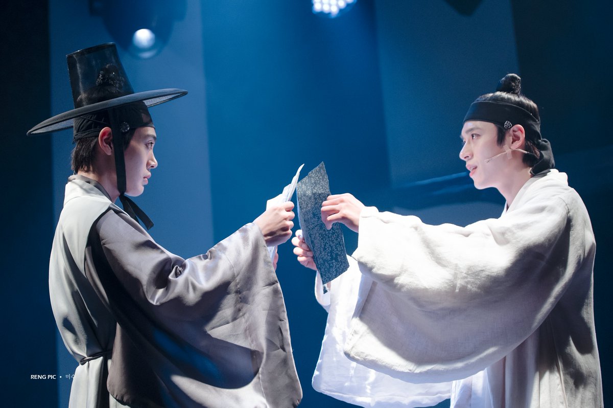 reng_pic's tweet photo. 230201 밤 미수 스페셜 커튼콜 : 서신2

미수 #윤승우
자을산군 #김지온

멀리 있는 그대
함께 있다면 얼마나 좋을까
마음 머문 그곳
함께 한다면 얼마나 좋을까 https://t.co/UZX9zOnZXH