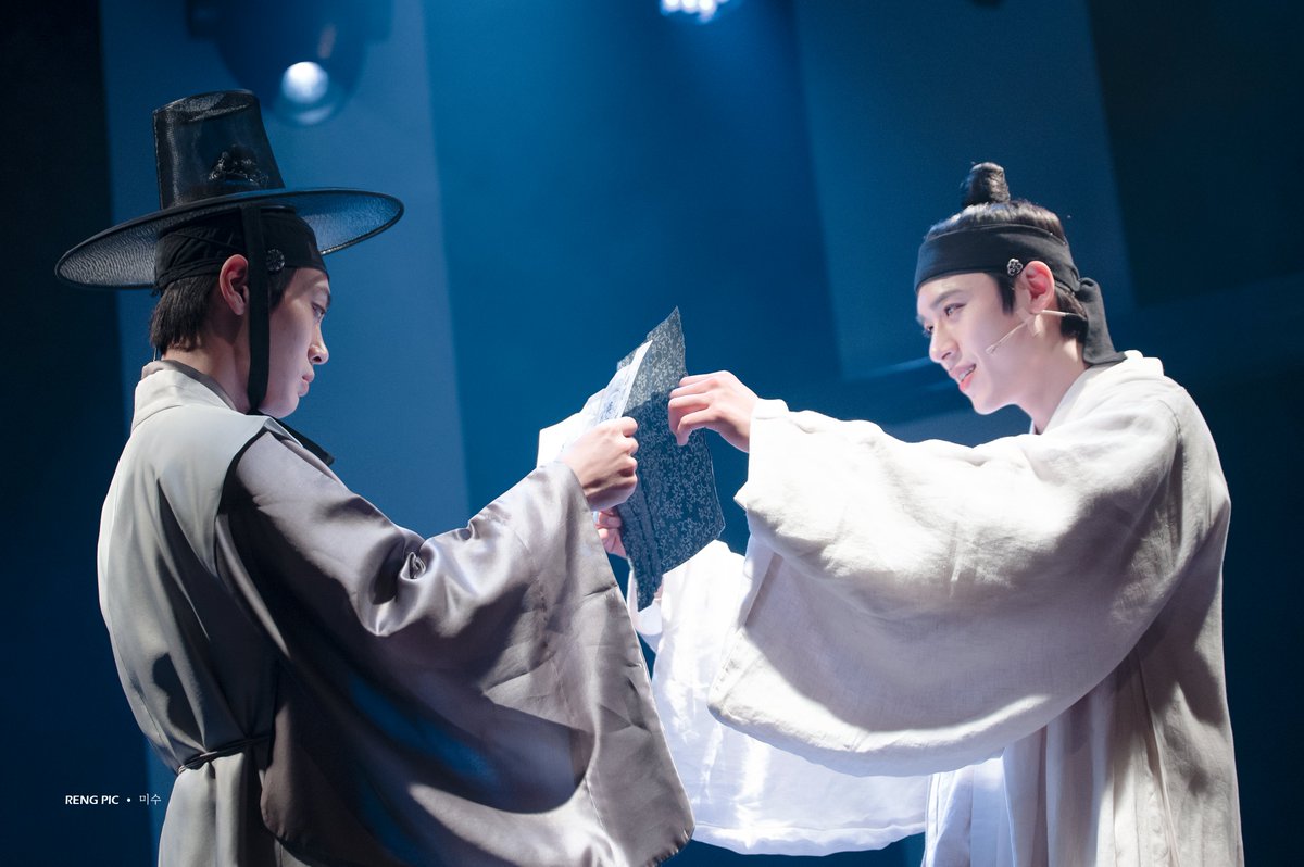 reng_pic's tweet photo. 230201 밤 미수 스페셜 커튼콜 : 서신2

미수 #윤승우
자을산군 #김지온

멀리 있는 그대
함께 있다면 얼마나 좋을까
마음 머문 그곳
함께 한다면 얼마나 좋을까 https://t.co/UZX9zOnZXH