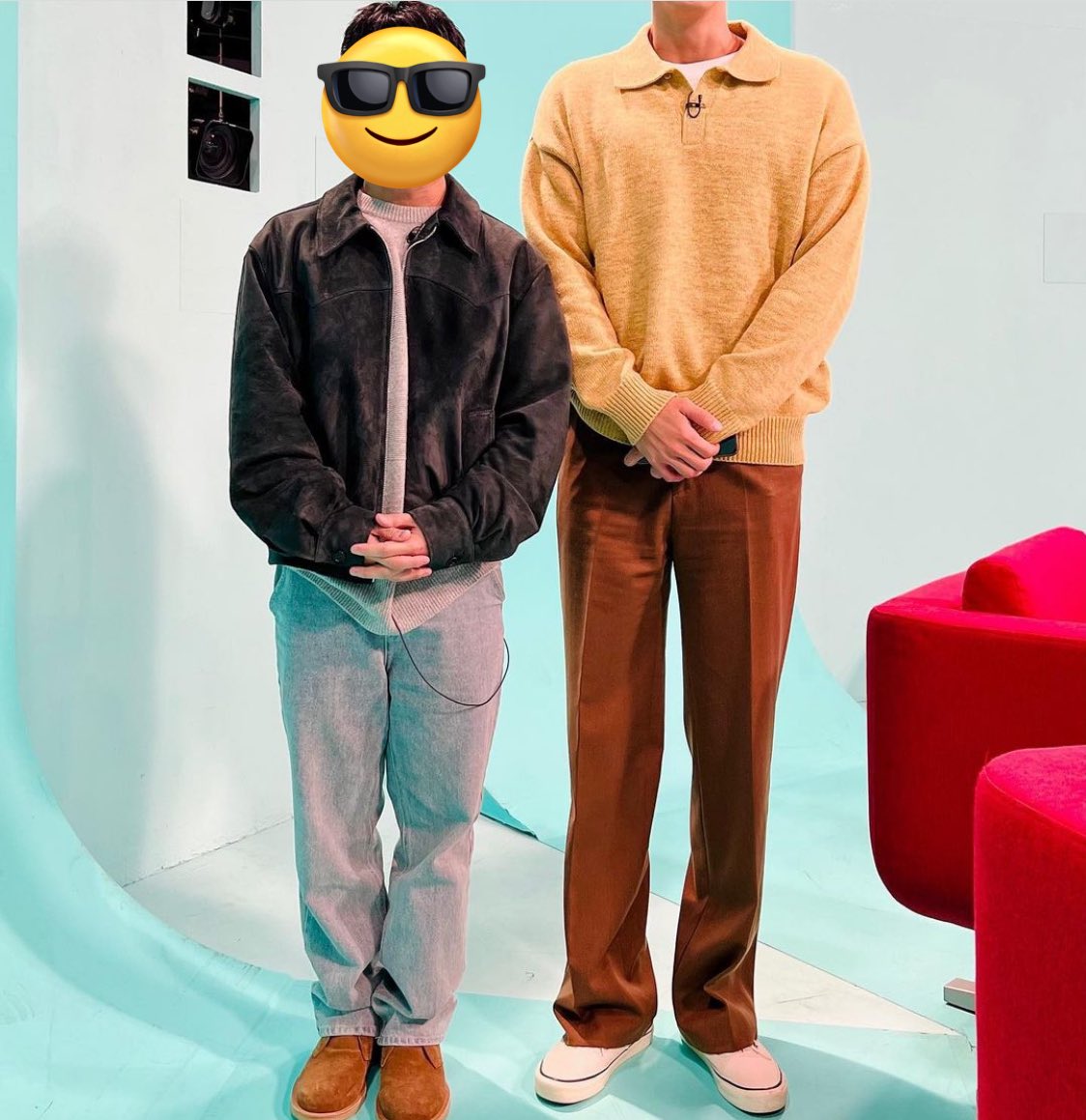 우리 현재… 똑바로 서면 오른쪽 사진처럼 되나보다… 그래서 저렇게 한껏 숙여서… 아 힘들어,..