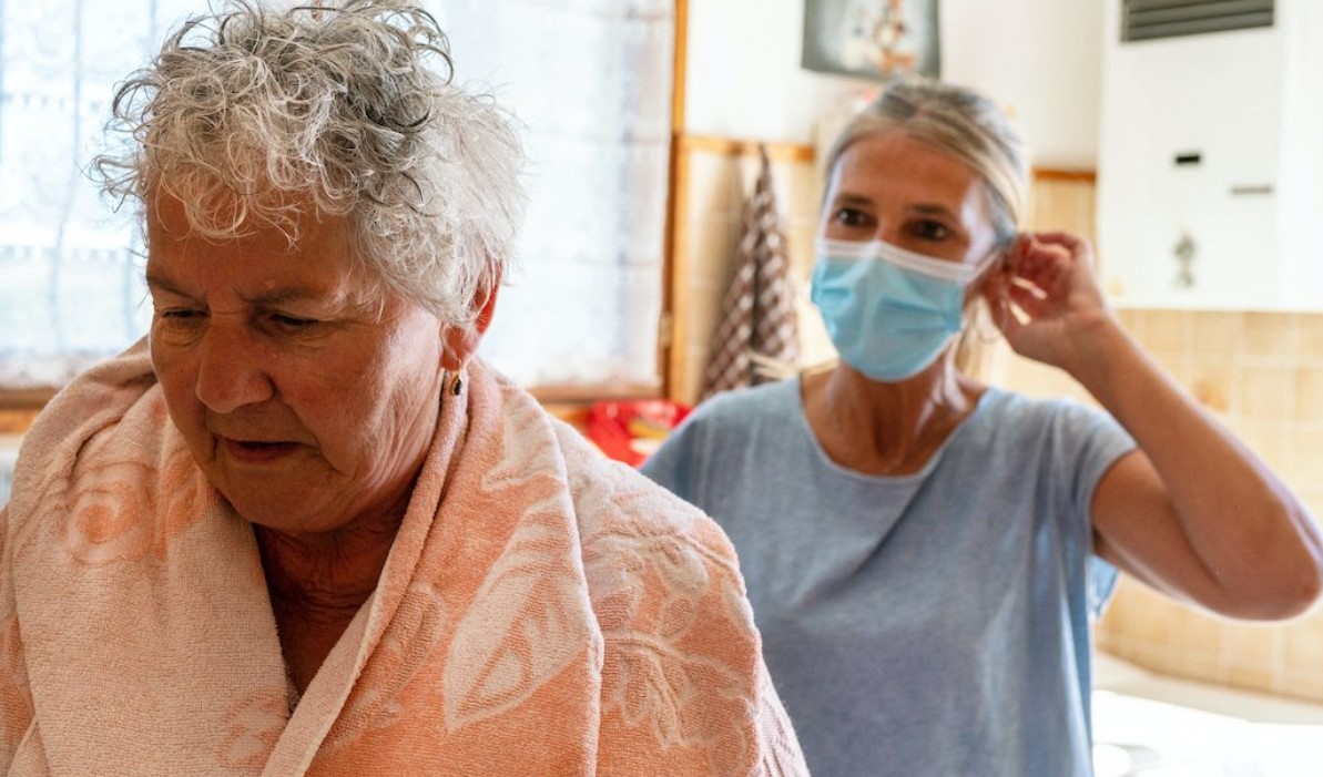 EPSUnions's tweet photo. Breaking: German care companies Curata and Convivio go broke https://t.co/zI8ygqUkfr And: French government steps in to safe Care company #Orpea as thousands of jobs at stake and the Care for the elderly. Evidence plenty: Commercialisation of care has not future @NicolasSchmitEU https://t.co/DoVTcikmF4