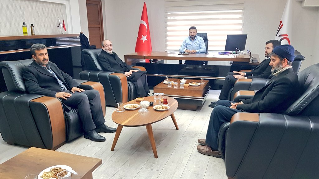 MustafaYetis_02's tweet photo. Kahta İlçe Teşkilarımızla beraber Kahta OSB'de Avcı Tekstil ve Açıl Susam işletmelerini ziyaret ettik.
Partimizin siyaset anlayışı üzerine konuştuk.
Halkımızla buluşmaya, #HÜDAPAR'ı anlatmaya durmadan devam diyoruz.
#MemlektinHÜDAPARaihtiyacıvar
#AdıyamanHÜDAPAR https://t.co/lq7VJEf7uR