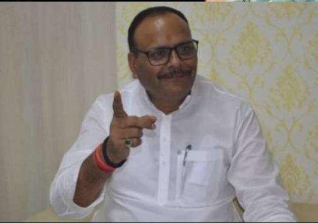 primetvindia's tweet photo. गर्भवती महिलाओं को मुफ्त रक्त बिना डोनर मुहैया कराये: ब्रजेश पाठक
#Freeblood #pregnantwomen #providingdonor @brajeshpathakup @UPGovt @shaswat603
#NationalHealthMission
https://t.co/xjVesRUu3e https://t.co/66Y2Zp1R4p
