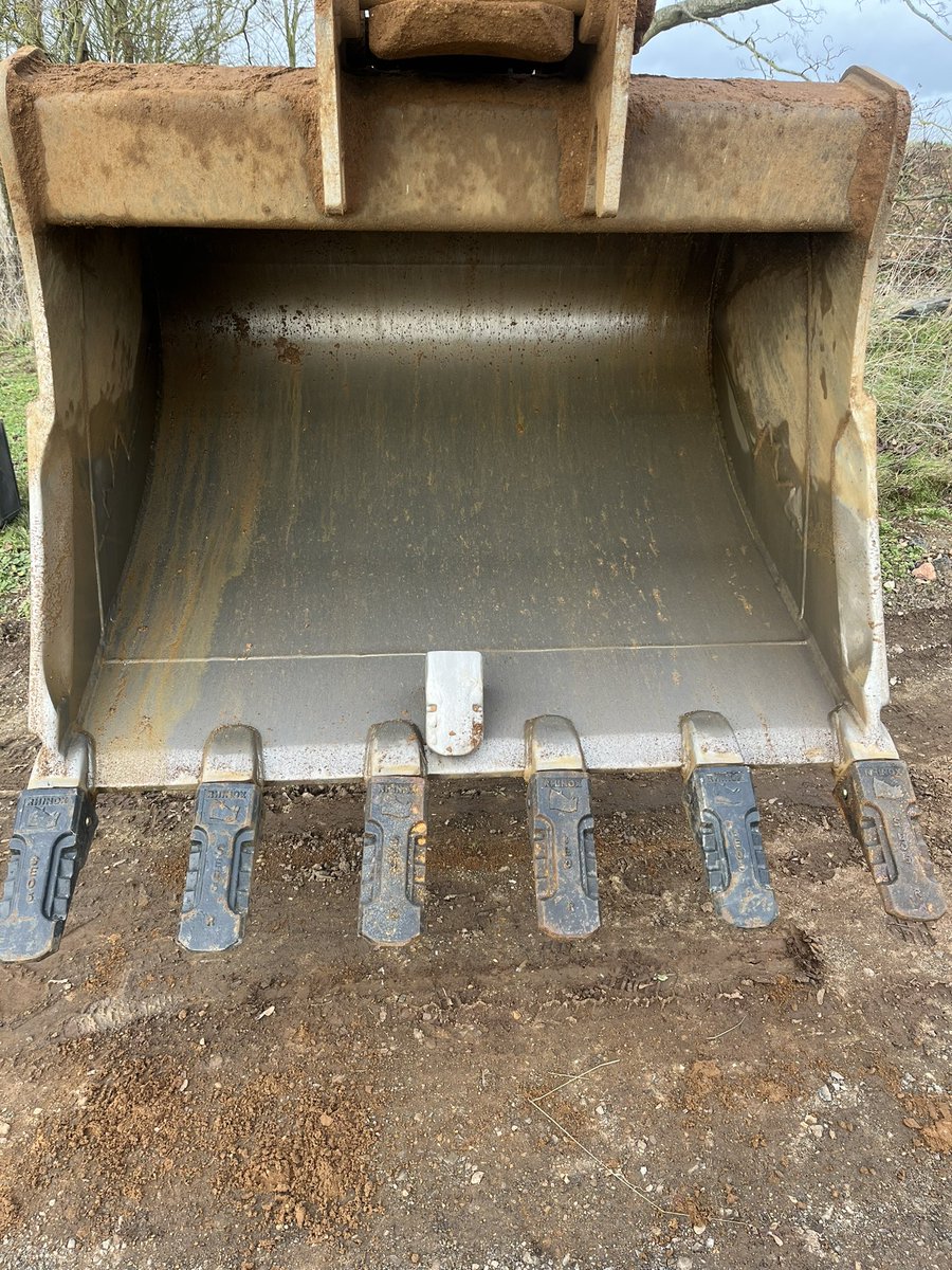 Break time dentistry today, I think they were about ready for a change. Super fast next day service from <a href="/Rhinoxbuckets/">Rhinox Group Ltd 🦏</a>