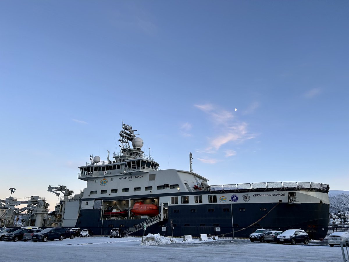 When in Tromsø this weeek for the @arcticfrontiers I visited the 🇳🇴 research vessel #FFKronprinsHaakon. With state of the art laboratories and ice breaking capacity she’s a wonderful instrument for our important polar research.