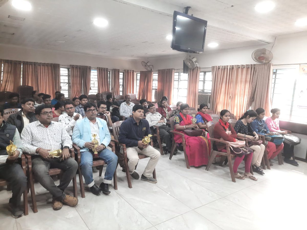 SDO_Arambagh's tweet photo. Celebration of National Voter's Day. Appreciation of best AERO &amp; BLO of different ACs and handing over e-EPIC to the new voters. https://t.co/sl4gitV7az