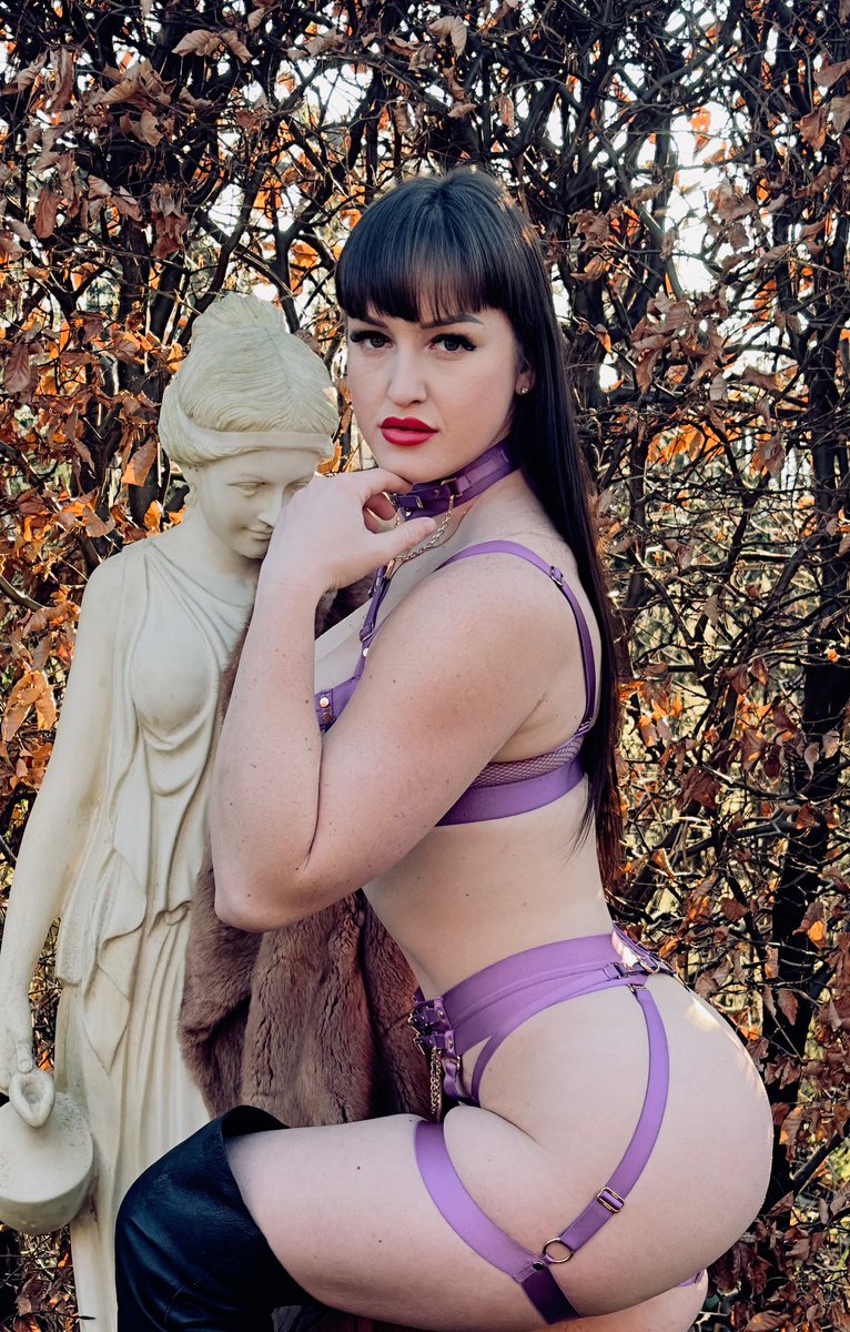 I just love this lingerie set - Retweet if you agree