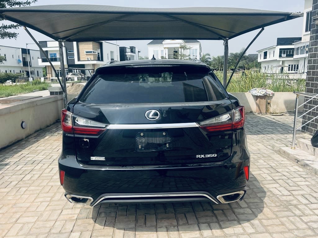 echidiimemotors's tweet photo. Super clean Nigerian used 2016 Lexus Rx350 Fsport with 360degree camera , panoramic roof , untouched engine , gear and ac top notch selling for โฆ18,000,000
Location: Ojodu berger Lagos
#Softechi https://t.co/7FRj64iXFL
