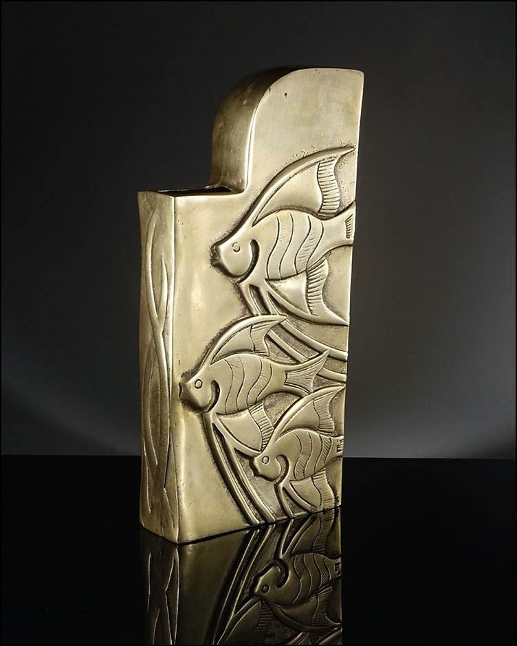 Available in our @ChairishCo shop : Dolbi Cashier(?) vintage brass angelfish vase, measuring 6”x 2.25”x 13”, assumed to be 1980s vintage. #TwoGuysAndADog #BrassVase #VintageVase #AngelFish #HomeDecor #InteriorDesign #MidCentury #HollywoodRegency #DolbiCashier
