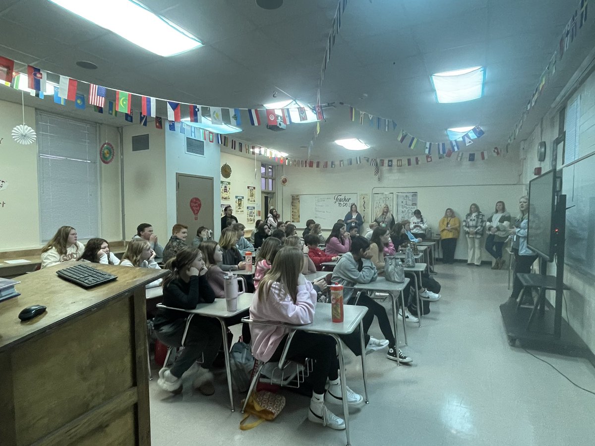 AMSMillerSS's tweet photo. Packed room in Wednesday wake-up as Stacey Johnson shared with us about dressing each day with the armor of God.  @AMSAggies  @AvilleCityBOE https://t.co/jbw0H0FiNY