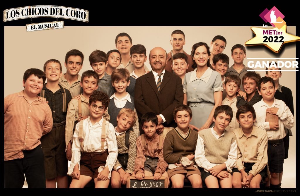 TeatroLaLatina's tweet photo. #LosChicosDelCoro arrasa en los premios concedidos por @TEATROMADRID 🎉

🏆 @LosChicosdelCo AL MEJOR MUSICAL

🏆 @Rafa_Castejon AL MEJOR ACTOR DE REPARTO

🏆 @llorens_juanjo AL MEJOR DISEÑO DE ILUMINACIÓN

🏆 @pizarroescenico AL MEJOR DISEÑO DE ESCENOGRAFÍA

¡¡MUCHAS GRACIAS!! https://t.co/DOYCDIsXJY