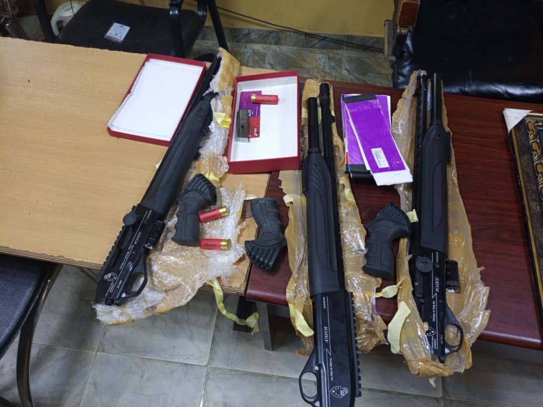 BenHundeyin's tweet photo. LAGOS STATE POLICE COMMAND DECLARES TAJUDEEN OLANREWAJU BAKRE WANTED

⁃Vows to deal with anyone engaging in breach of public peace 

Following the emergence of a video earlier this week showing a man wielding a pump action rifle and threatening public peace, https://t.co/tHJHyQk0JF
