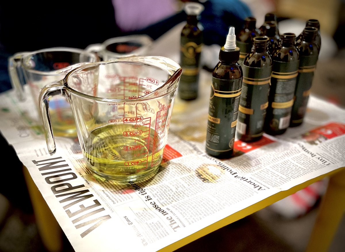 strongcrown_'s tweet photo. **Great News** we’ve restocked our Strong Crown 808 Advanced Scalp and Hair Feed available on 2/3/23

https://t.co/5oR7Kqr5pV

“Anoint Your Roots, Strengthen Your Crown.” - Strong Crown 🤴🏾💚👸🏾
-
All Natural Herbs 🌿 Vegan Hair Growth and Strengthening oil https://t.co/LlFbY4iPIo