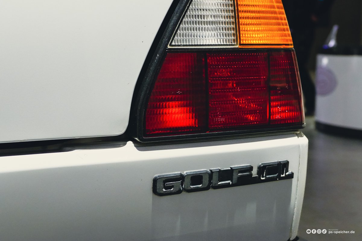 PS_SPEICHER's tweet photo. Das #ObjektdesMonats #Februar war in den 80ern sowie frühen 90ern ein echter Verkaufsschlager und gehörte zu den am häufigsten gefertigten #Automobilen seiner Zeit. Für viele Kenner gilt er bis heute als die beste #Golf-Generation: Der #GolfII! Kommt vorbei und schaut ihn an! https://t.co/m4XUzX9Lpt