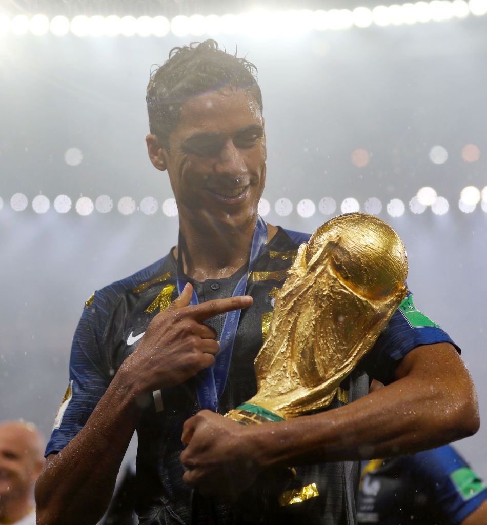 À 29 ans, Raphaël Varane prend déjà sa retraite avec les Bleus. 🥲🇫🇷

Merci pour tout.