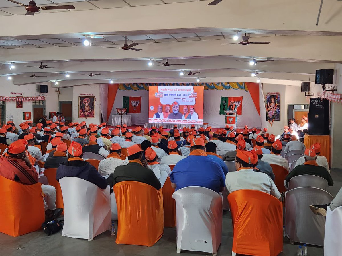 HarshadGiriBJP's tweet photo. ભારતીય જનતા પાર્ટી ��મદાવાદ જીલ્લા ની આજ રોજ જીલ્લા કારોબારી બેઠક ધોળકા ખાતે યોજાઈ. @BJP4Gujarat https://t.co/3qvI3j2q5J