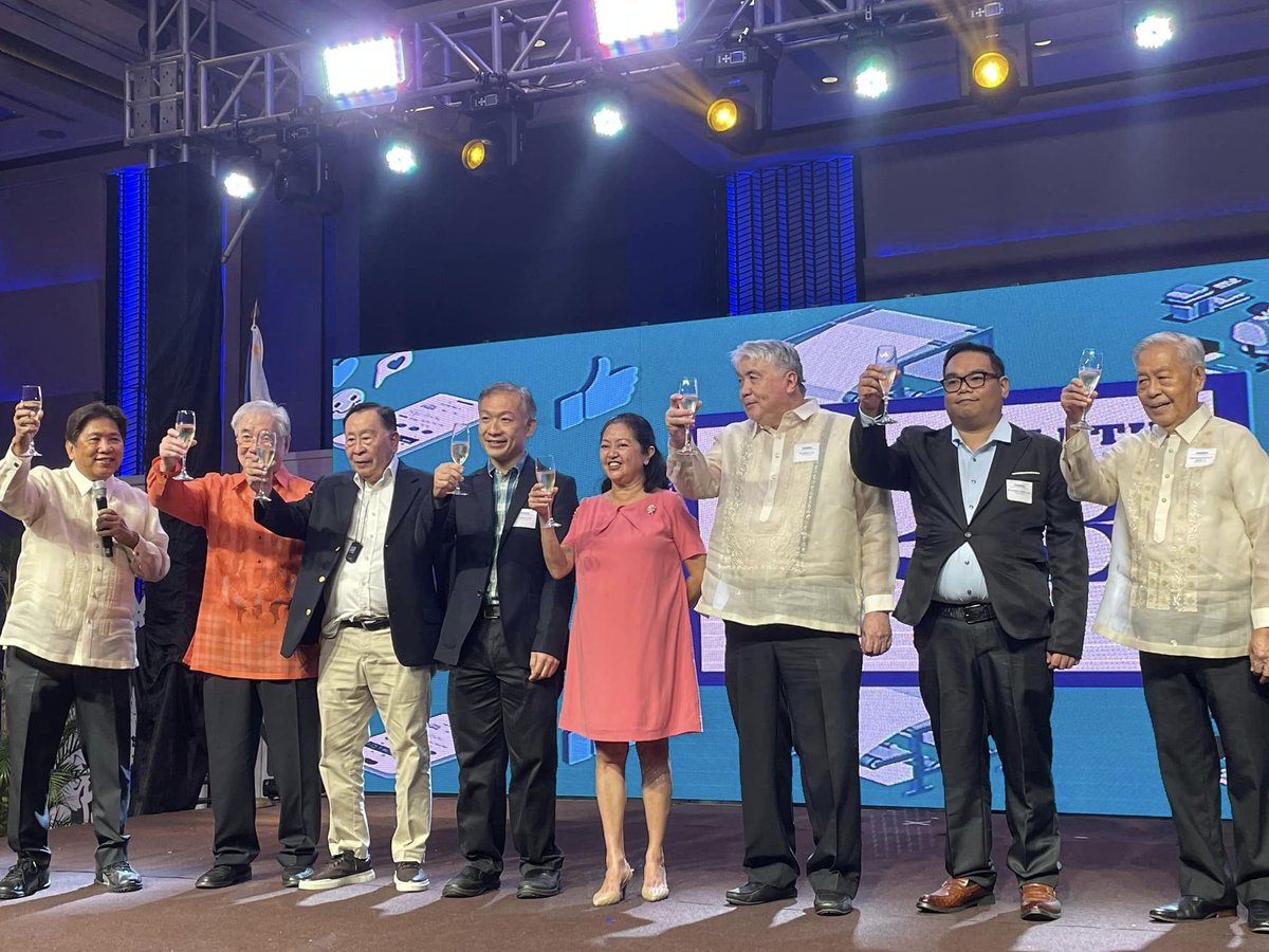 manilabulletin's tweet photo. Executives of Manila Bulletin together with First Lady Liza Marcos raise a toast to celebrate Manila Bulletin's 123rd anniversary today, Feb. 2, 2023.

#MB123 https://t.co/U6ed1aaCPh