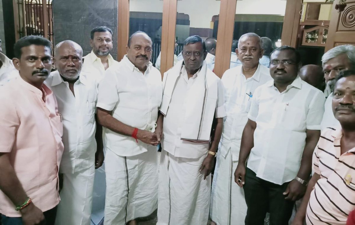 Balakaja's tweet photo. ஈரோடு கிழக்கு தொகுதி அஇஅதிமுக (இடைத்தேர்தல்) வெற்றி வேட்பாளர்
#திரு_கே_எஸ்_தென்னரசு அவர்களை

திருநெல்வேலி மாவட்ட கழக செயலாளர்
#திரு_தச்சை_என்_கணேசராஜா அவர்கள் நேரில் சந்தித்து வாழ்த்து தெரிவித்தார்கள். https://t.co/b6MTzoEVLf