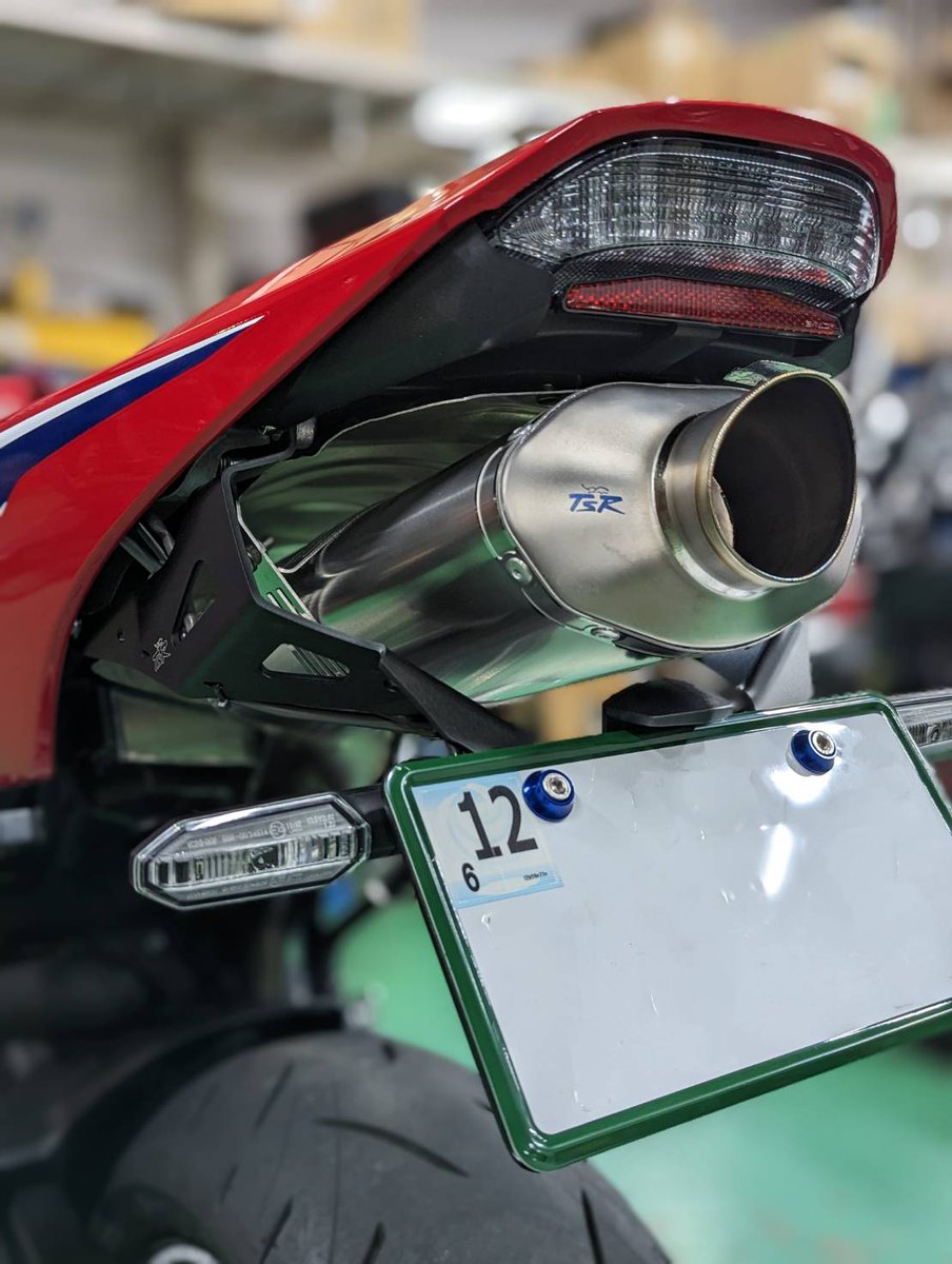 CBR600RRです。 TSR スリップオンマフラーを装着させていただきまし