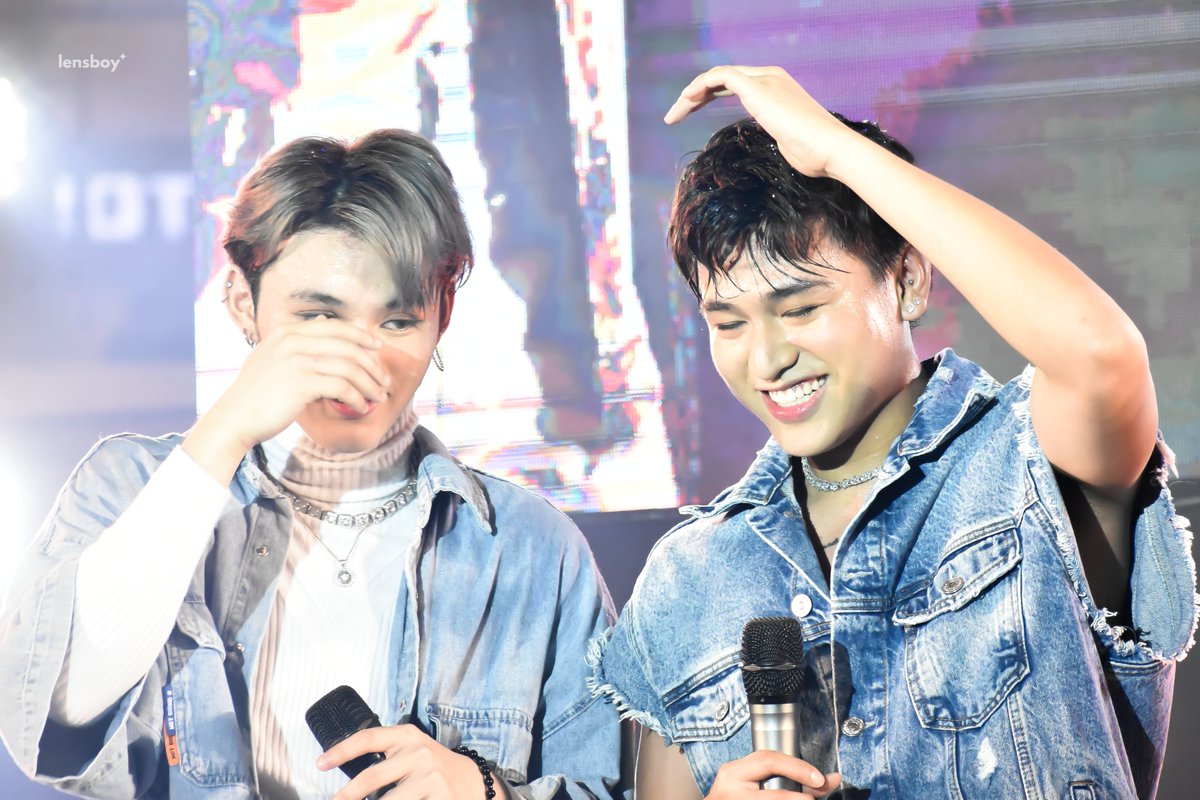 lensboyvxon22's tweet photo. [HQ] 012923 VXON @ See the VXON Anniversary Concert

patsam ayaw mag-heart HAHAHAHAHA!

VXON ANNIVCON DDAY
#SeeTheVXONAnnivCon
#VXON @vxonofficial 
@ptrckrcmr20 @SamCafranca https://t.co/yBFeuG3Qmt