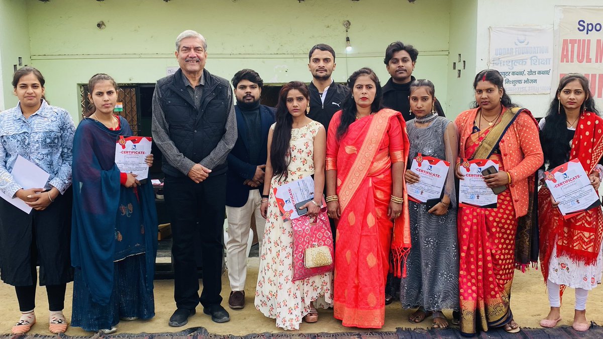 FoundationUdaar's tweet photo. Skill development is really important, from last more then 1 year udaar foundation is giving training to women in slums of noida and providing certificate of completion.

#education #skilldevelopment #girl #udaar #foundation #ngo #nestngo #noida #bestngoinnoida https://t.co/Pd9EBoxrO6