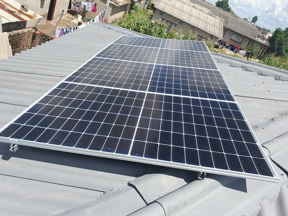 andrelin_enter's tweet photo. MWEDZI WERUDO UNONGODA UINE SOLAR SOOOOOOO😂🌹♥️
The Winning Team Was In Granary, Harare West. We Successfully Installed A 3KVA Entry Level Back-Up System ( For Convinience ) With,
🎯A PV Array Of 1480W 
🎯2500WH Battery Bank. 
Asking $2558.00 ONLY With A 5 Year Warranty https://t.co/IFWTs6t42V