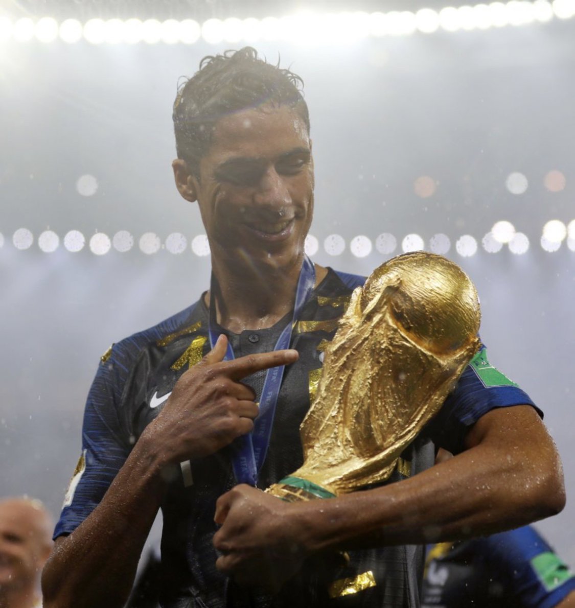 idextratime's tweet photo. BREAKING: Legenda Real Madrid, Raphael Varane dikabarkan akan segera mengumumkan pensiun dari Timnas Prancis.

📝: @le_Parisien https://t.co/HHouTbNJVj