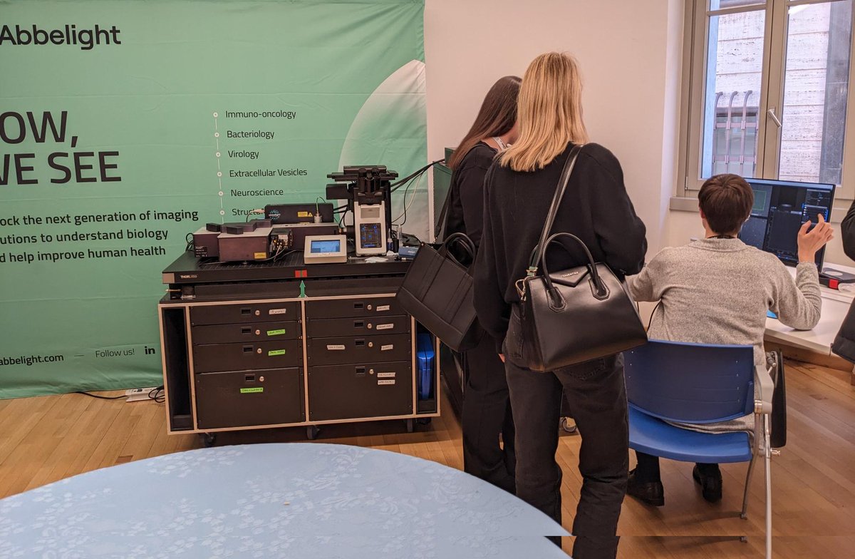 We were at @QuantitatEVS having workshops about SMLM for the nanoscale detection of EVs! We learned so much from researchers at the forefront of advancing the EVs field, and demonstrated on EVs samples prepared on site in Trento!
#superresolutionmicroscopy #ExtracellularVesicles