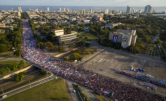 YA ES OFICIAL: El proyecto de candidatura a diputados a la ANPP impacta: 55% mujeres, 20% jóvenes (hasta 35 años), 45% negros y mestizos, 47% delegados de base, 63% de renovación, 95% con nivel superior, 46 años de edad promedio... #Cuba está bien representada. #JuntarYVencer